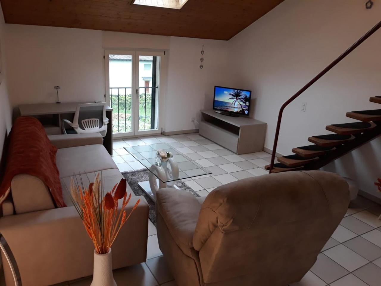 Holidays Homes Il Folletto Quartino Екстериор снимка